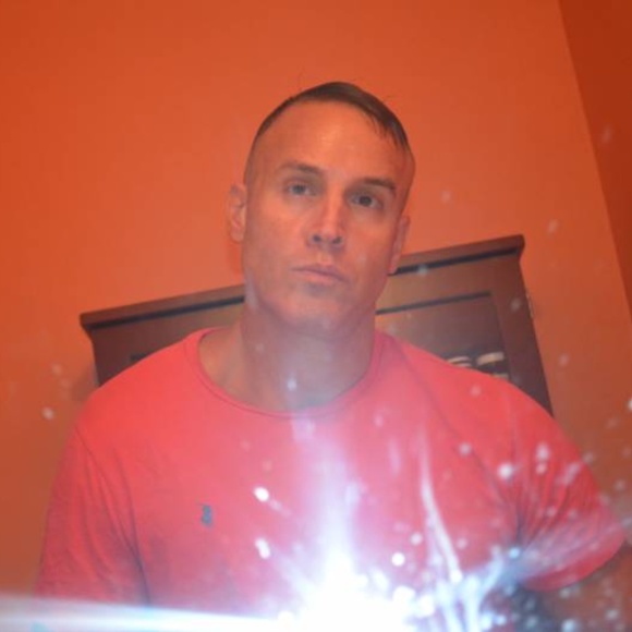 Meet your Posher, Chris - Picture 2 of 2